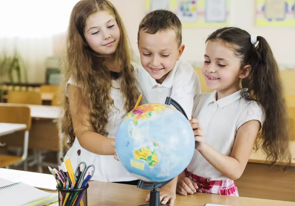 niños bola mundo